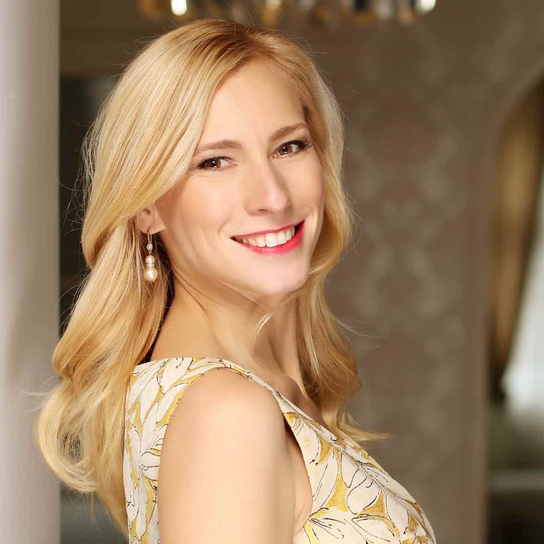 Renata Angelo Renata Angelo